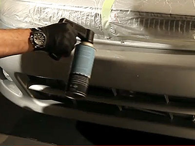 bumper_repair12 applying clear coat